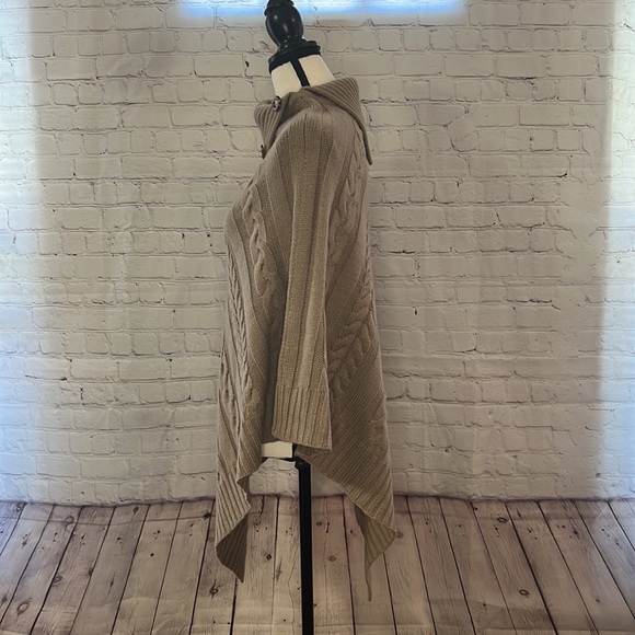 ANNA & AVA Cable Knit Sweater Poncho with Buttons - Picture 2 of 6